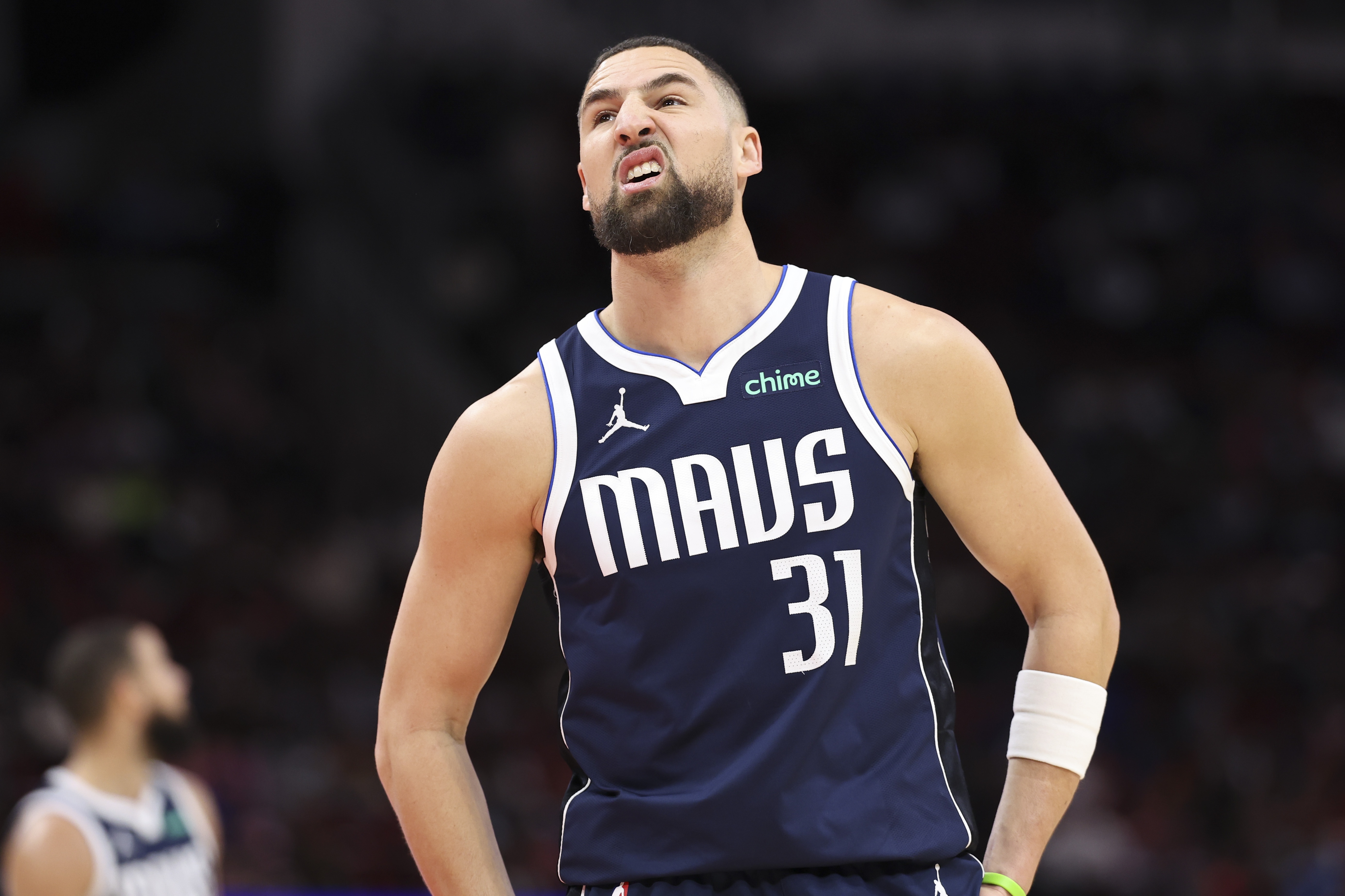 开云体育下载官网-越打越坑了！克莱8中2得5分2板1助 三分6中1&amp;正负值-12